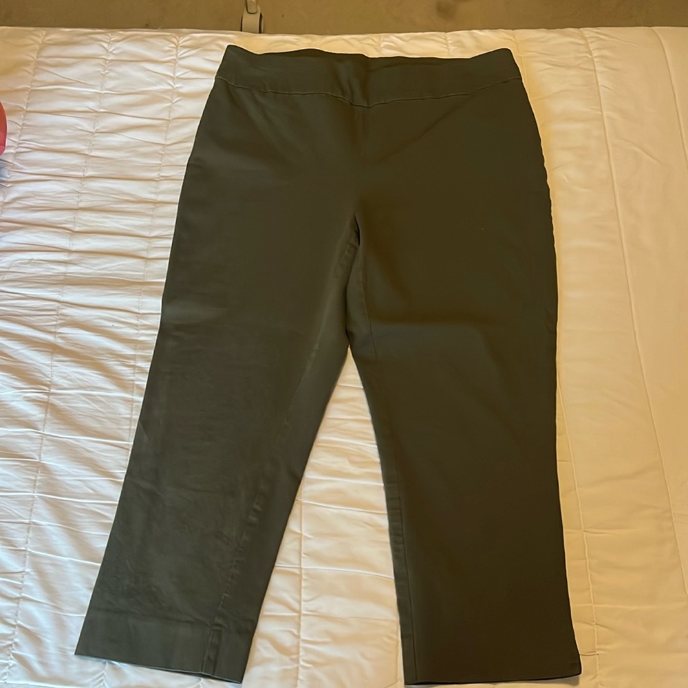 Capri pants